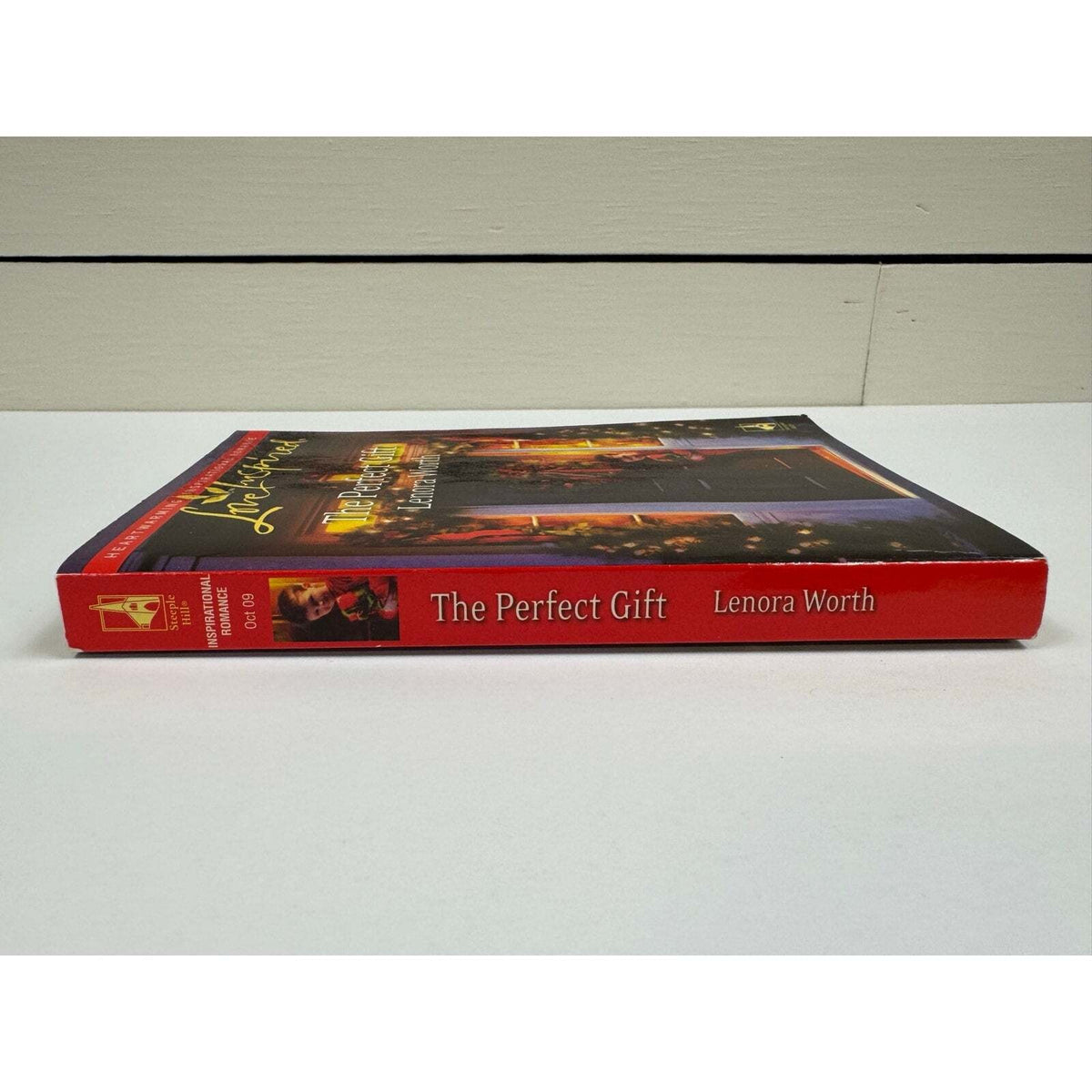 The Perfect Gift by Lenora Worth (Paperback) - Image 3