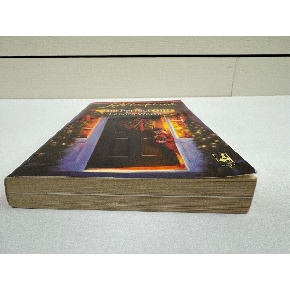 The Perfect Gift by Lenora Worth (Paperback) - Image 4