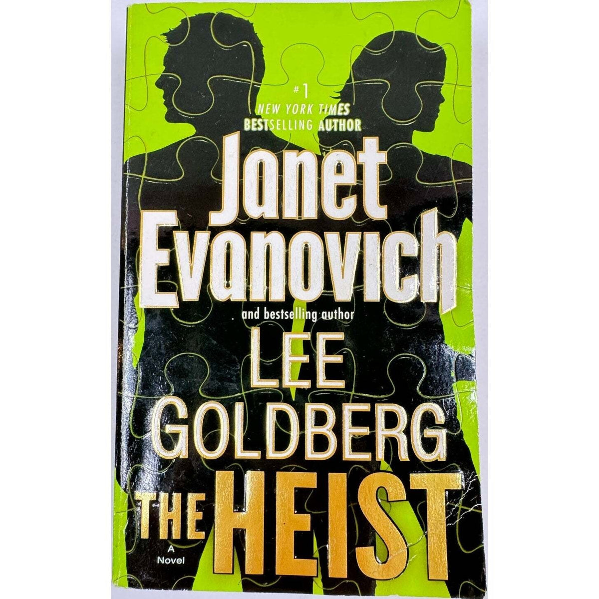 The Heist by Janet Evanovich (Paperback) - Image 1