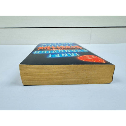 Sizzling Sixteen by Janet Evanovich (Paperback) - Image 6