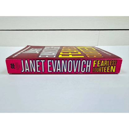 Fearless Fourteen by Janet Evanovich (Paperback) - Image 3