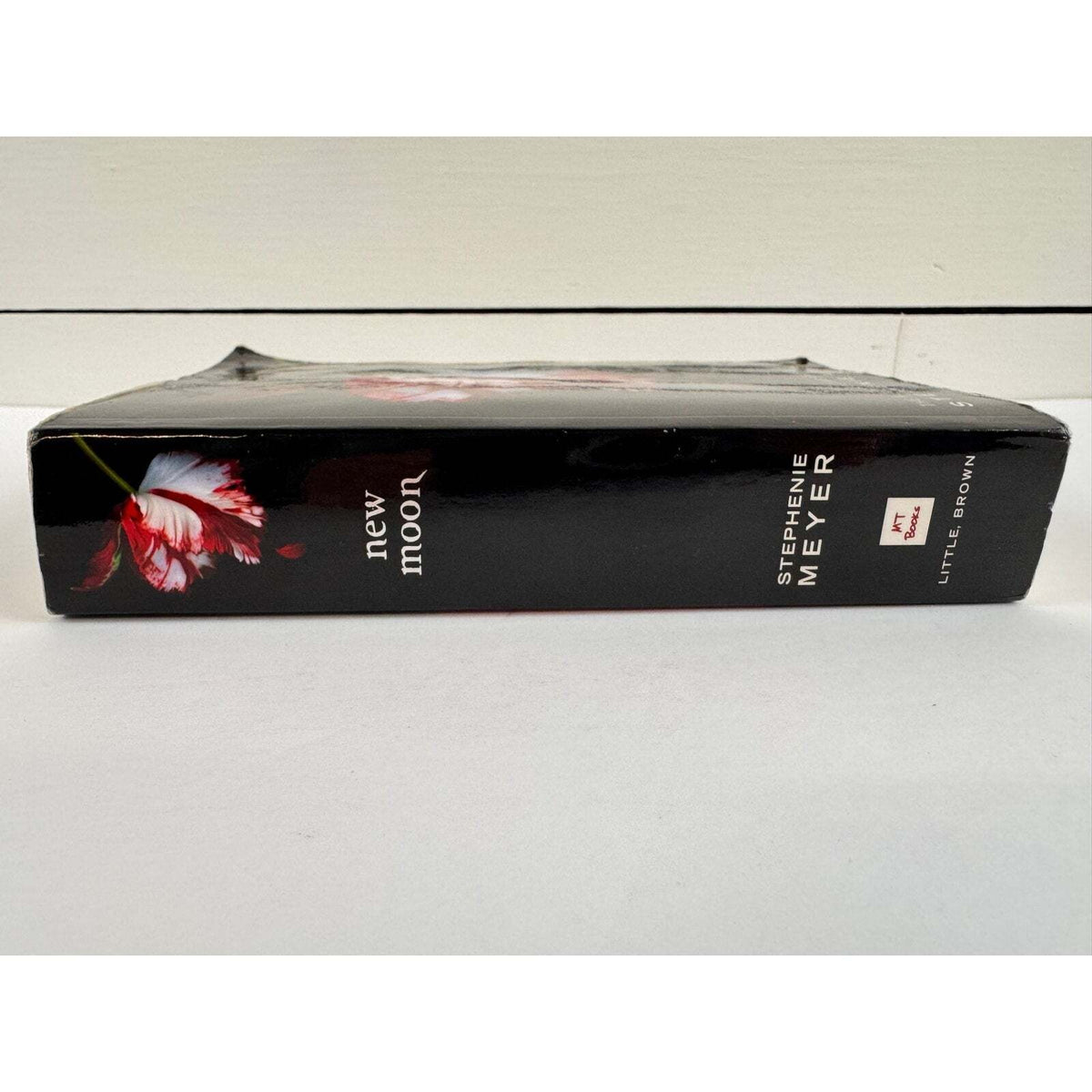 New Moon by Stephenie Meyer (Paperback) - Image 3