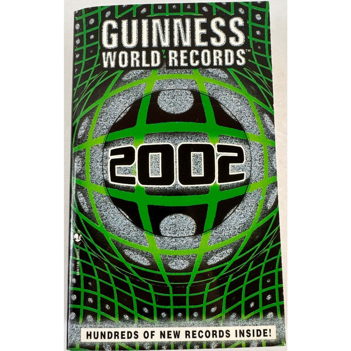 Guinness World Records 2002 by Antonia Cunningham (Paperback) - Image 1