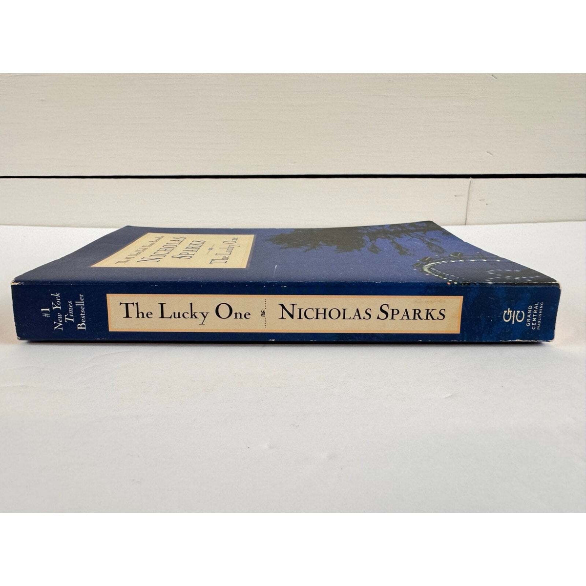The Lucky One by Nicholas Sparks (Paperback) - Image 3