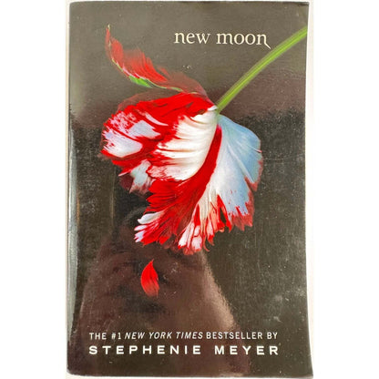 New Moon by Stephenie Meyer (Paperback) - Image 1