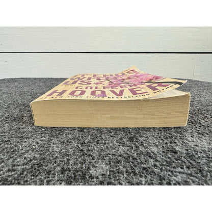 It Ends with Us by Colleen Hoover (Paperback)
