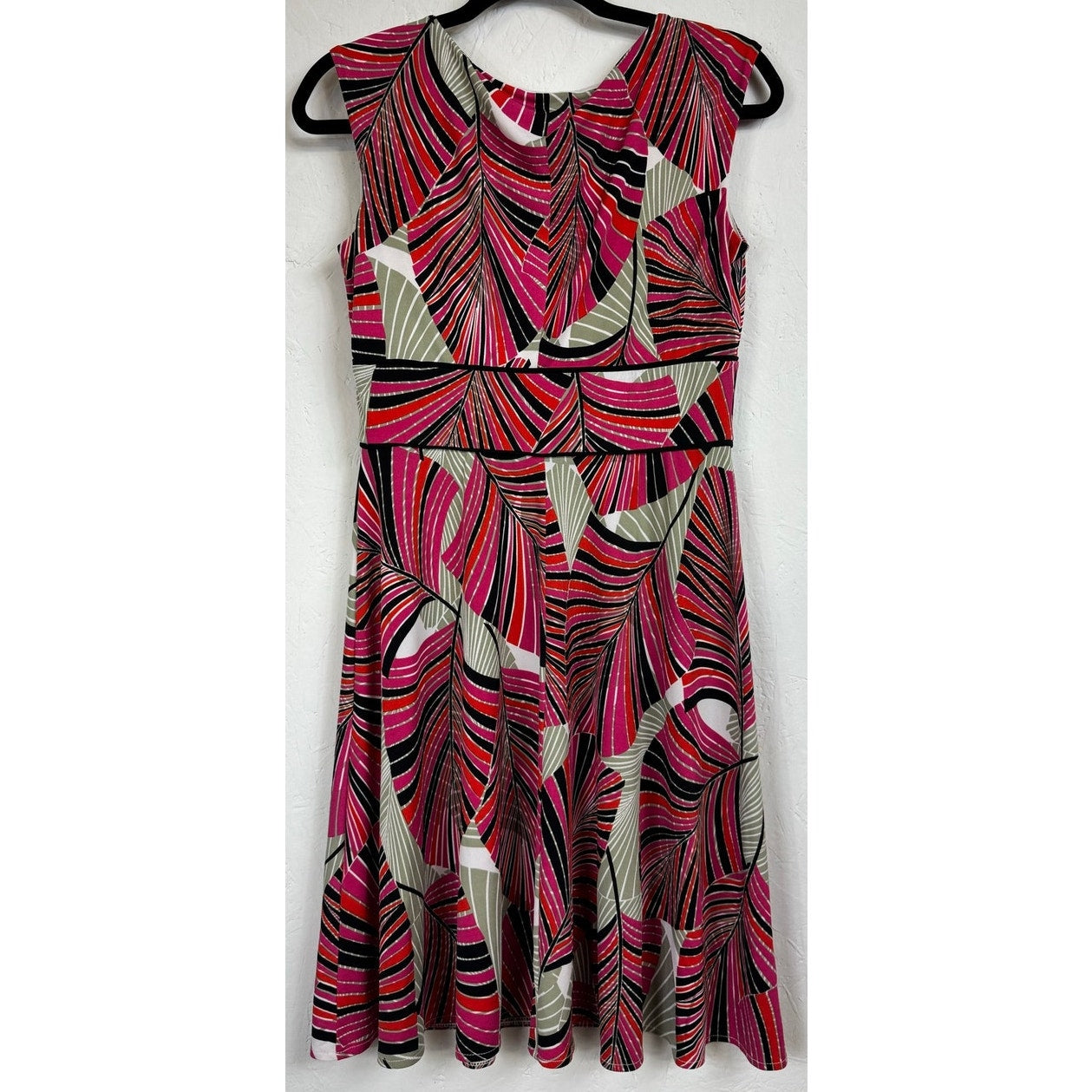 Dressbarn Red and Pink Sleeveless Knee-length Dress Women's Size 8