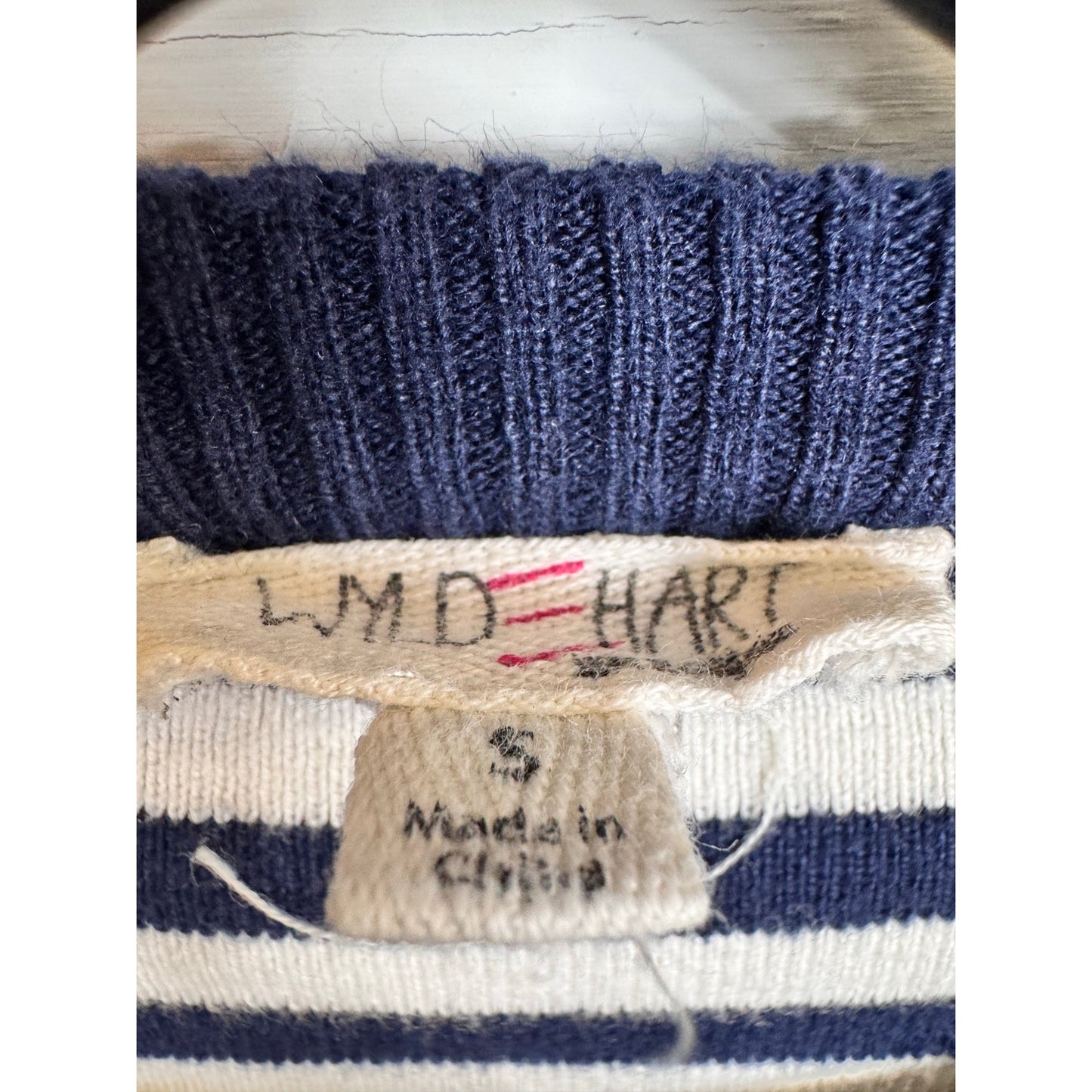 Wyld Hart Cropped Sweater Women's Size Small