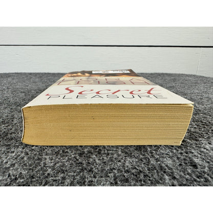 Secret Pleasure by Lora Leigh (Paperback)