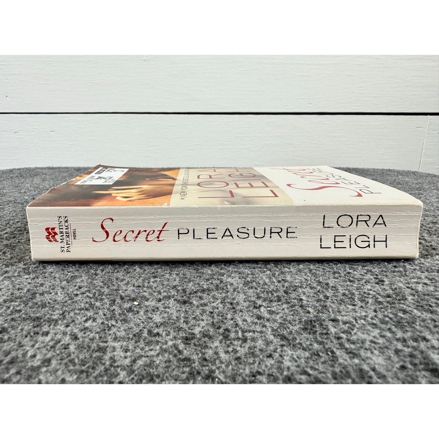 Secret Pleasure by Lora Leigh (Paperback)