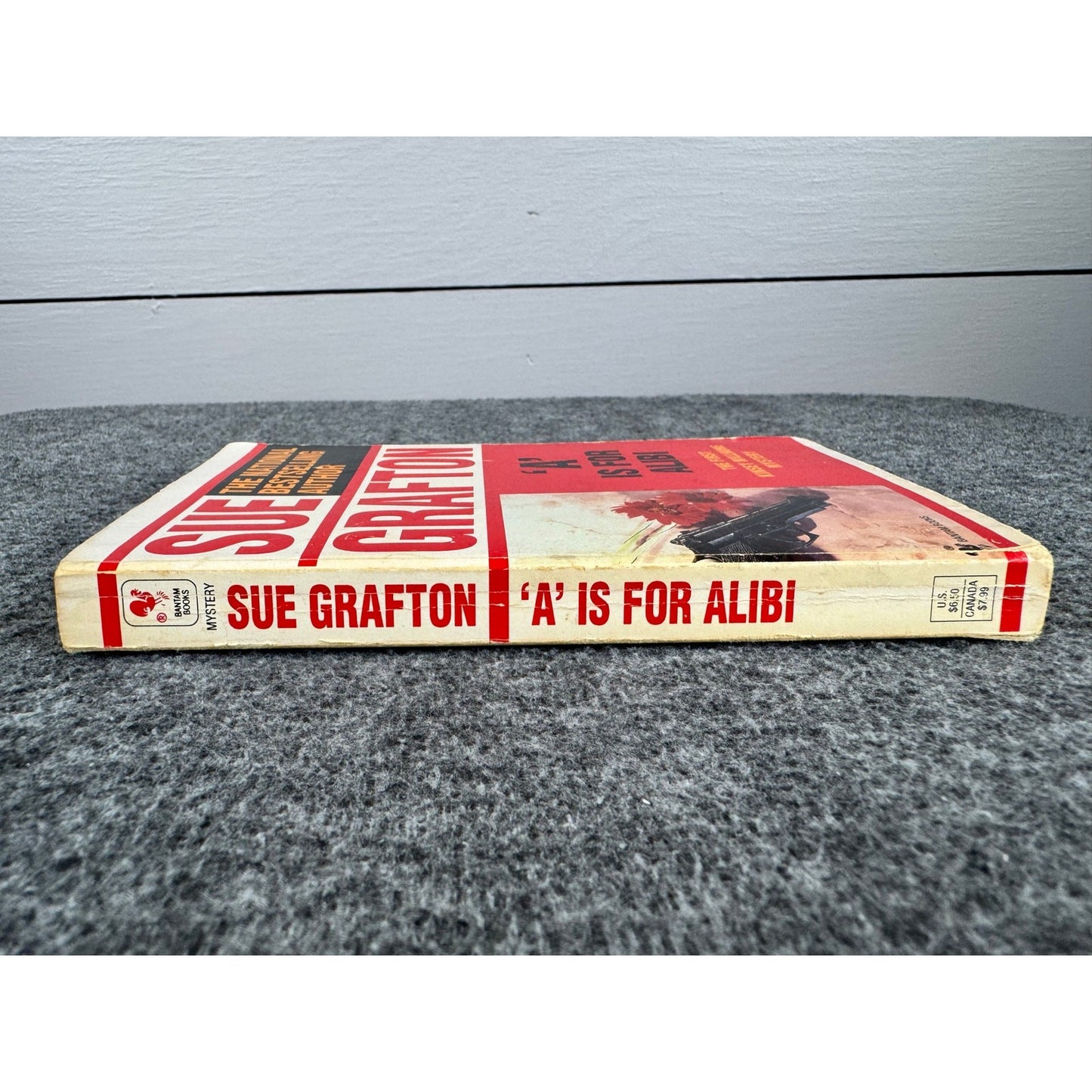 A is for Alibi by Sue Grafton (Paperback)