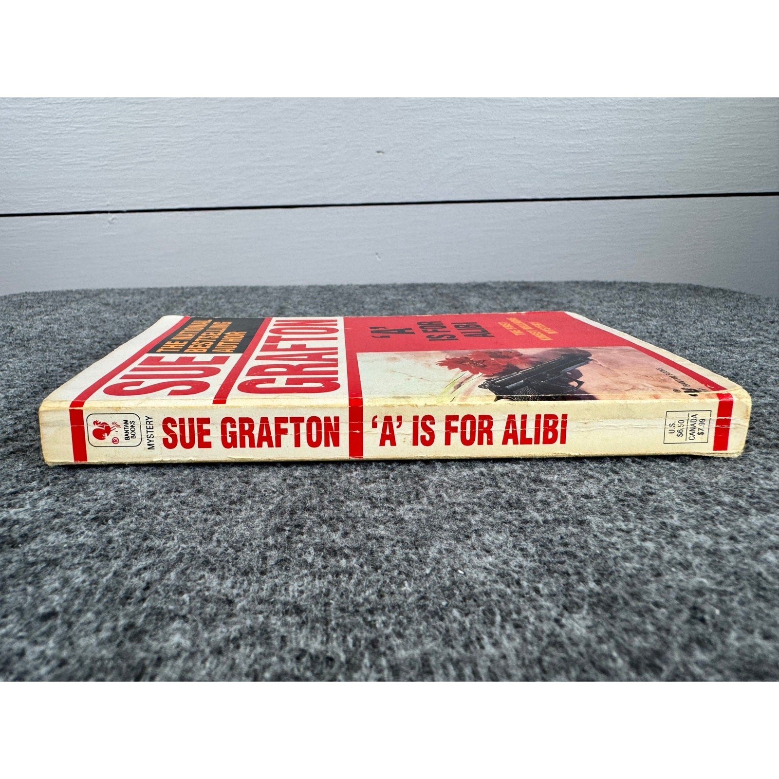 A is for Alibi by Sue Grafton (Paperback)