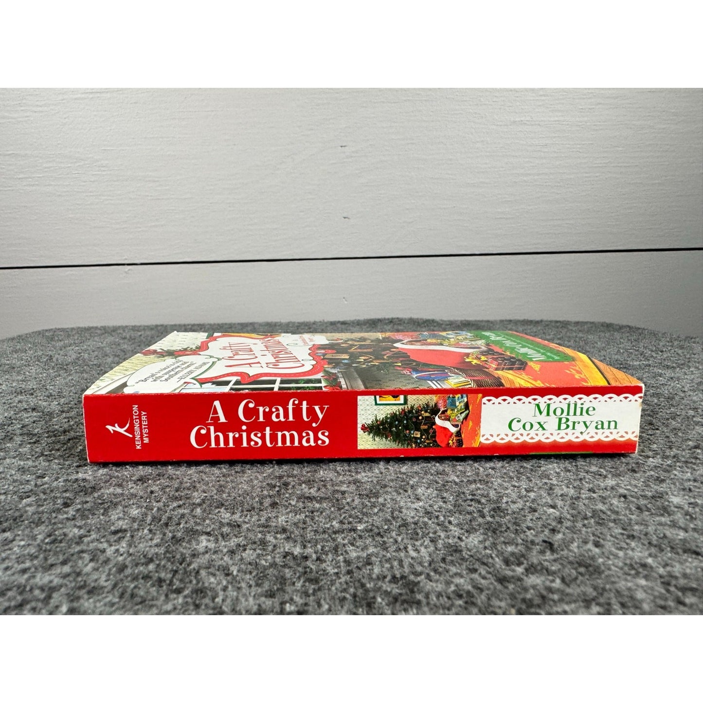 A Crafty Christmas by Mollie Cox Bryan (Paperback)
