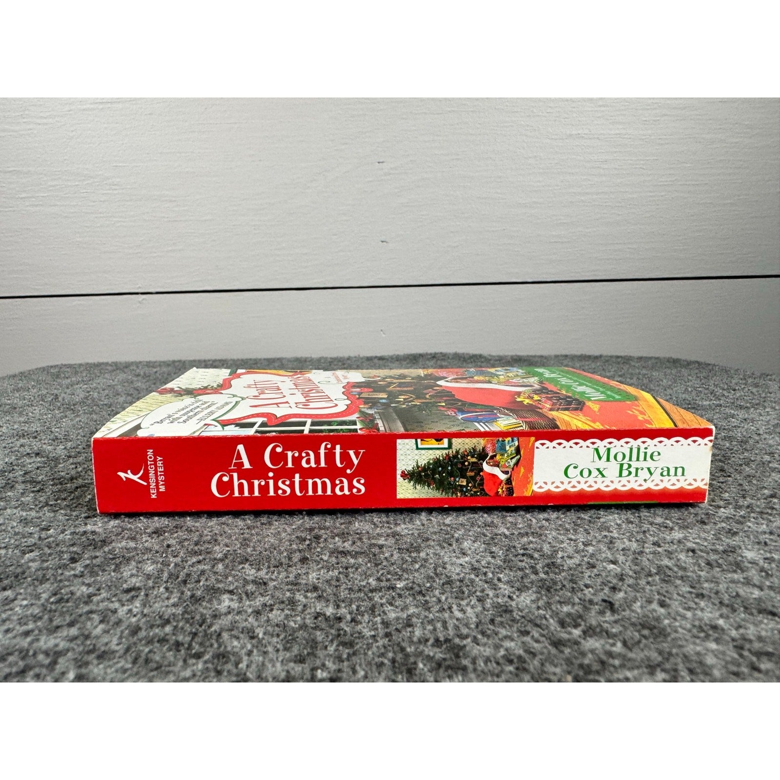A Crafty Christmas by Mollie Cox Bryan (Paperback)