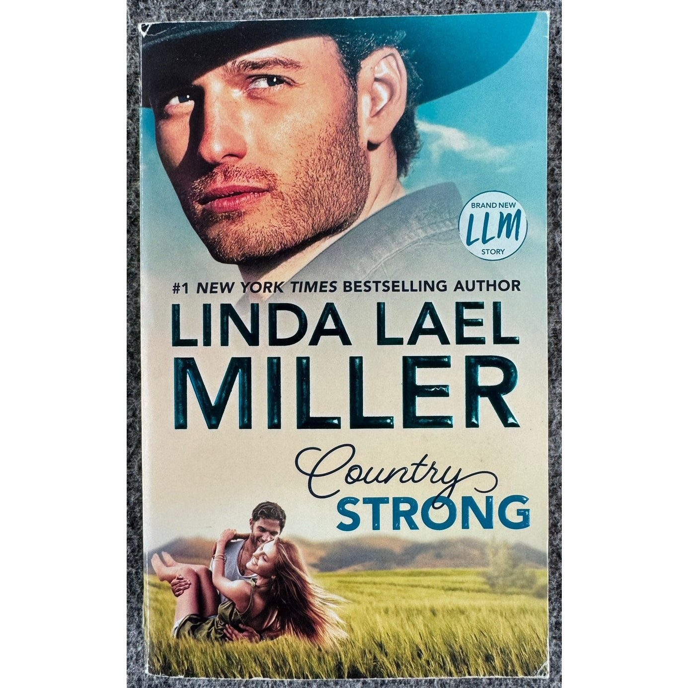 Country Strong by Linda Lael Miller (Paperback)