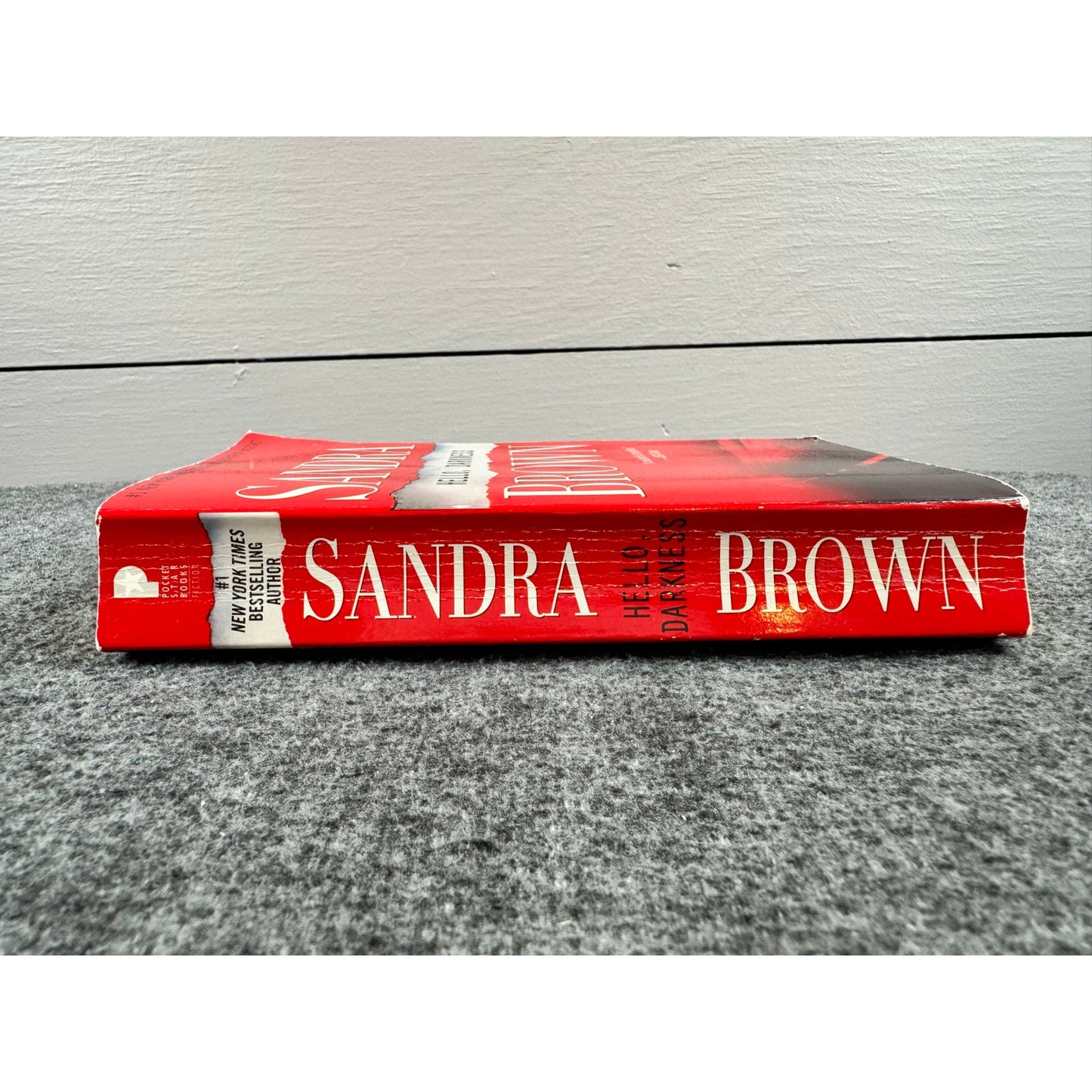 Hello, Darkness by Sandra Brown (Paperback)