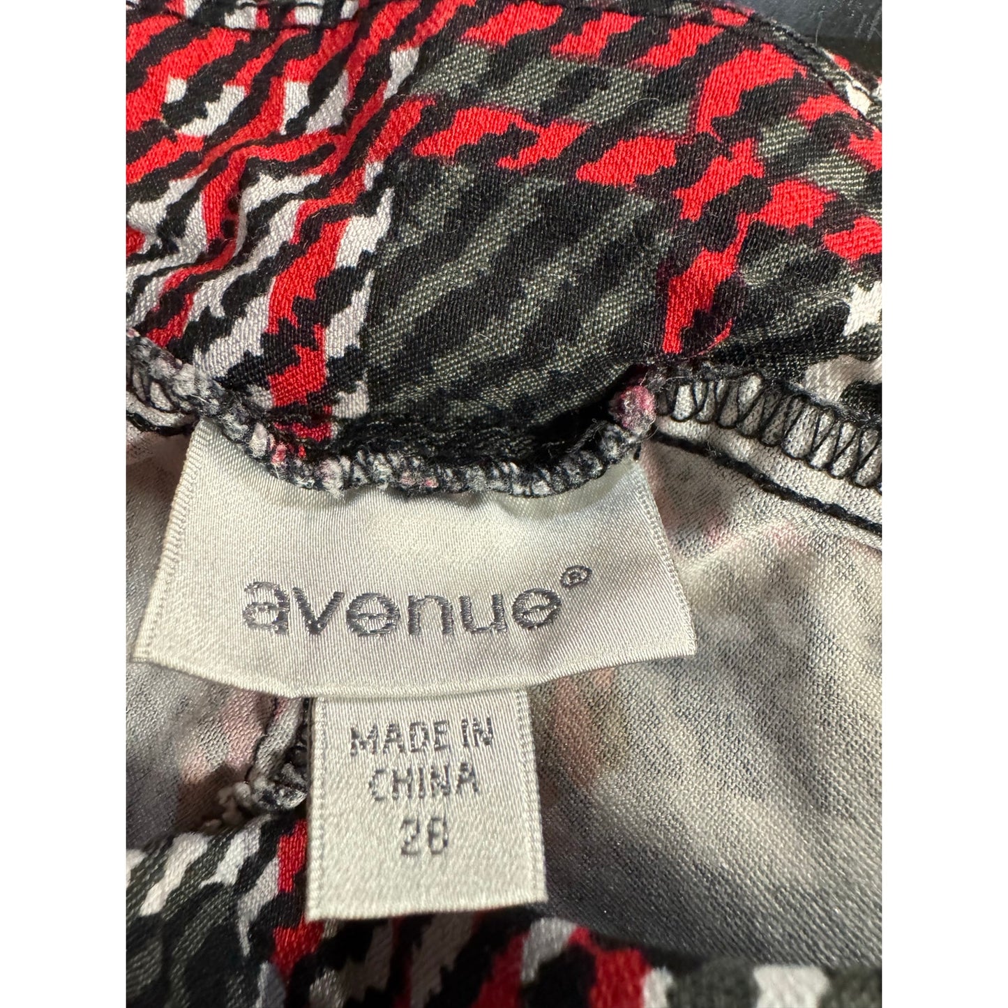Avenue Gray Red Cropped Pants Women's 28