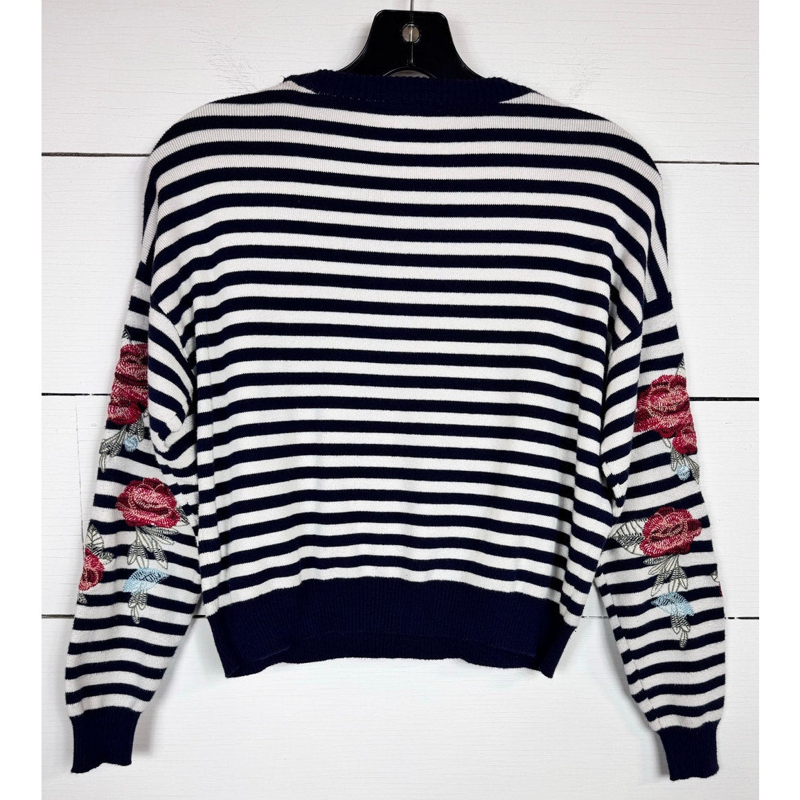 Wyld Hart Cropped Sweater Women's Size Small
