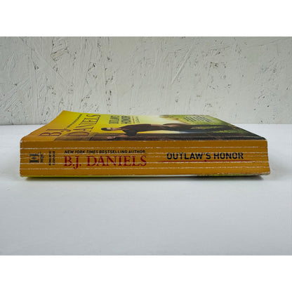 Outlaw's Honor by B.J. Daniels (Paperback)
