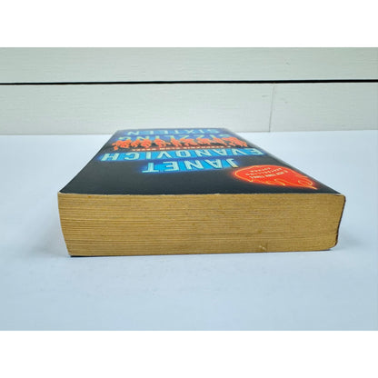 Sizzling Sixteen by Janet Evanovich (Paperback)