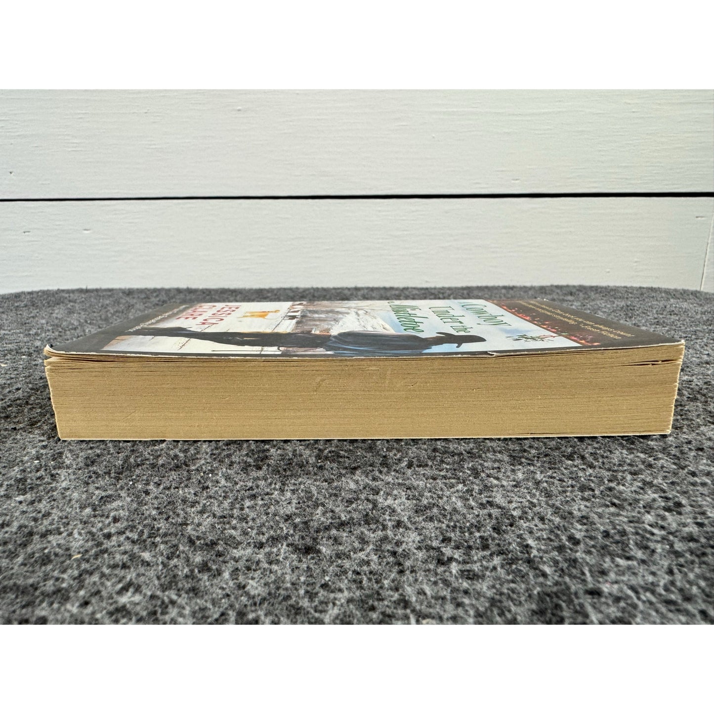 A Cowboy Under the Mistletoe by Jessica Clare (Paperback)