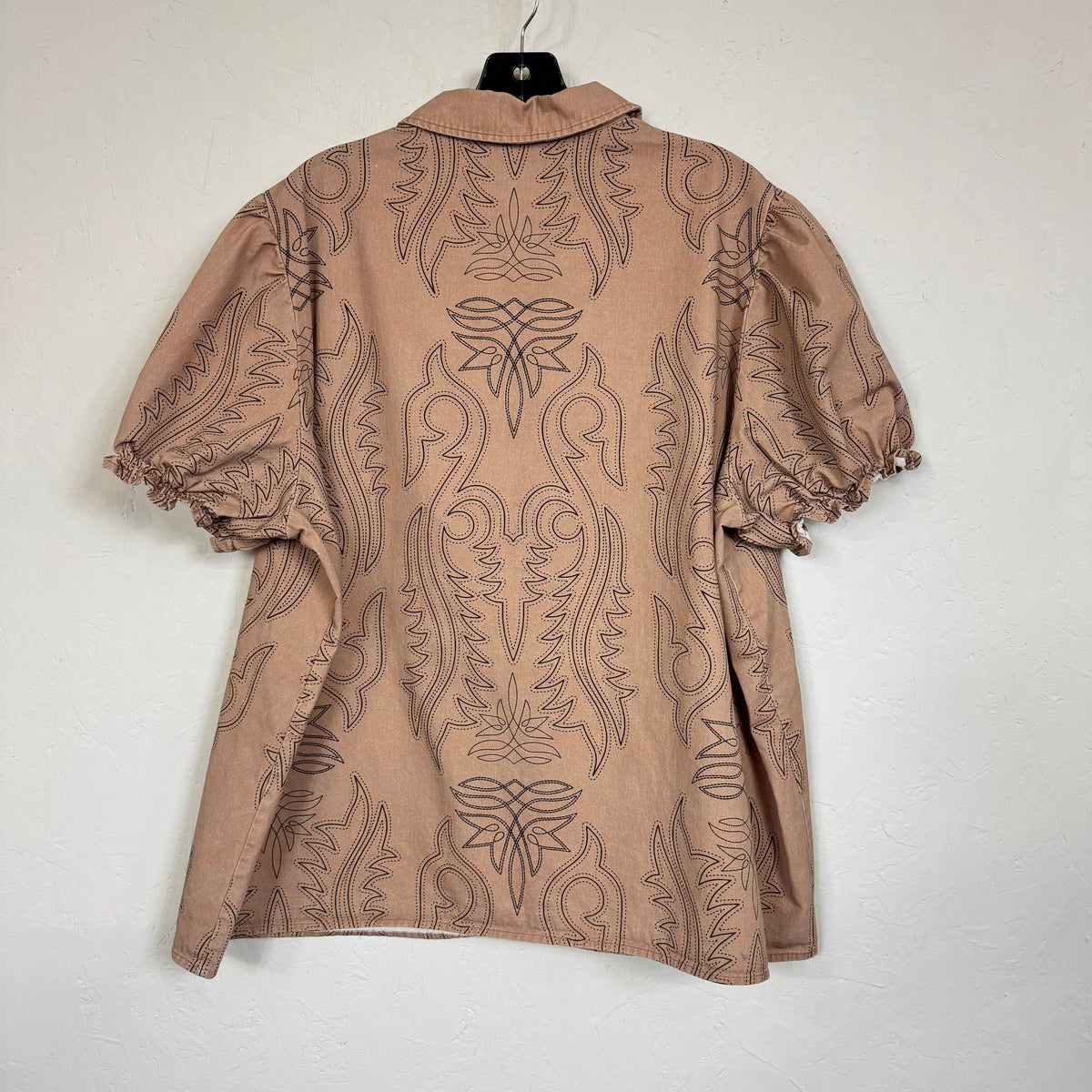 Beige Western Print Women's Blouse Size 2XL Puff Sleeve Button Front - Image 2