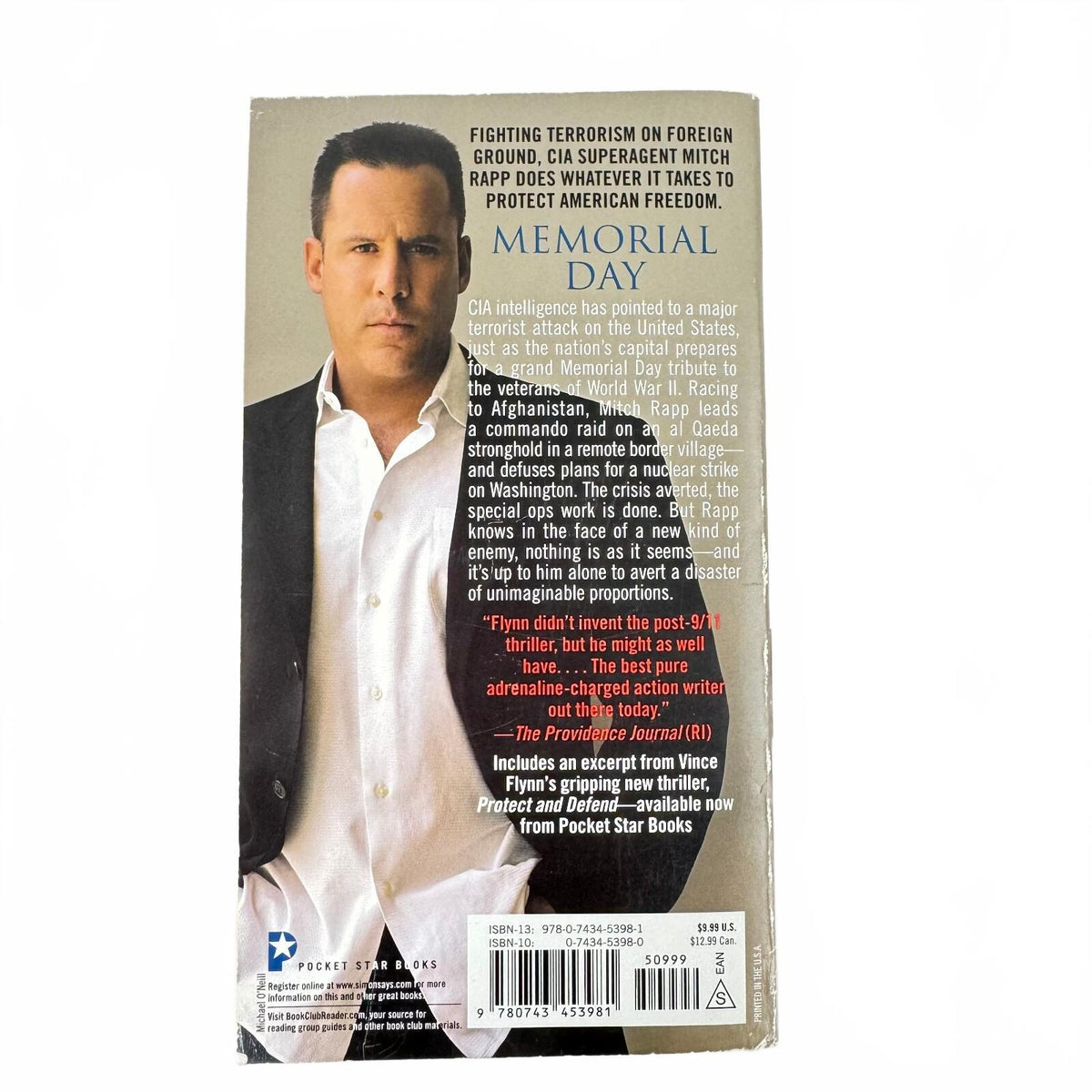Memorial Day by Vince Flynn (paperback)