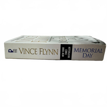 Memorial Day by Vince Flynn (paperback)