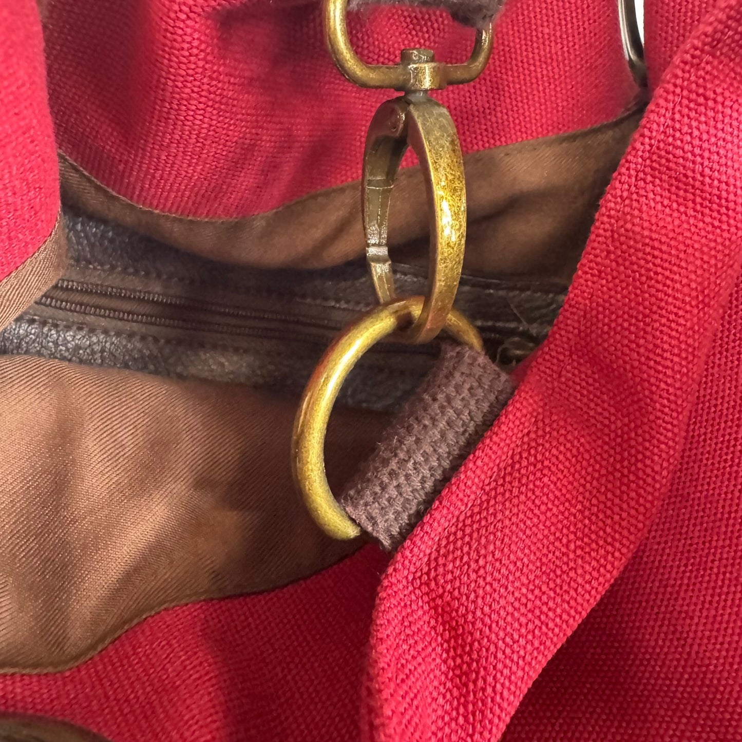 Magellan shoulder bag gold hardware