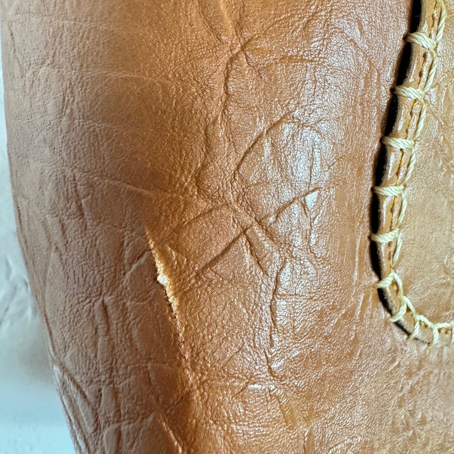 Weimeibaige Brown shoulder Bag gold hardware
