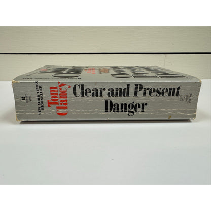 Clear and Present Danger by Tom Clancy (Paperback)