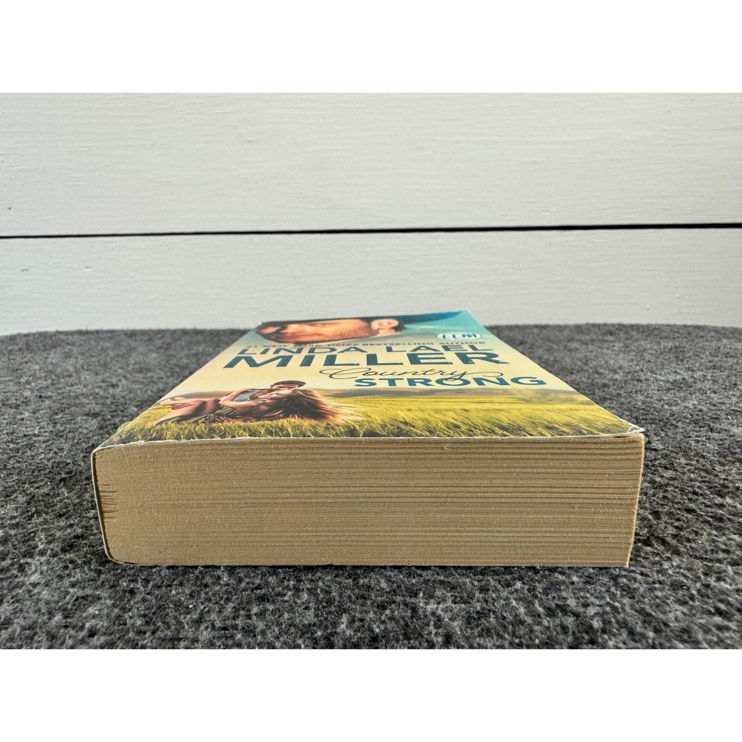 Country Strong by Linda Lael Miller (Paperback)