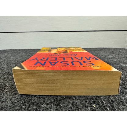 Kiss Me by Susan Mallery (Paperback)