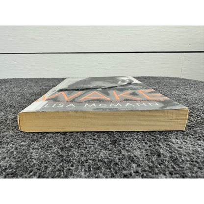 Wake by Lisa McMann (Paperback)