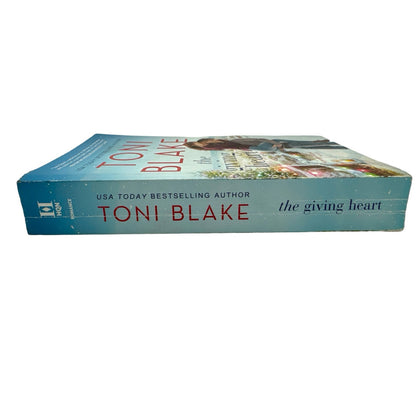 The Giving Heart by Toni Blake (Paperback)