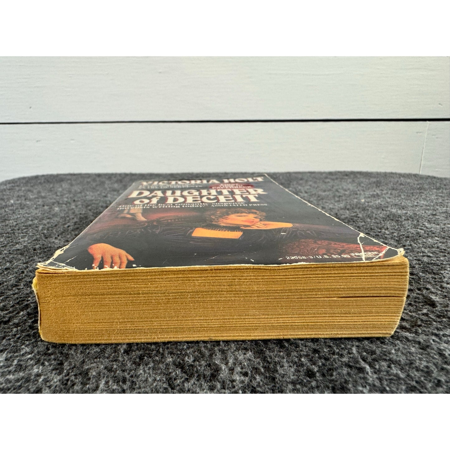 Daughter of Deceit by Victoria Holt (Paperback)