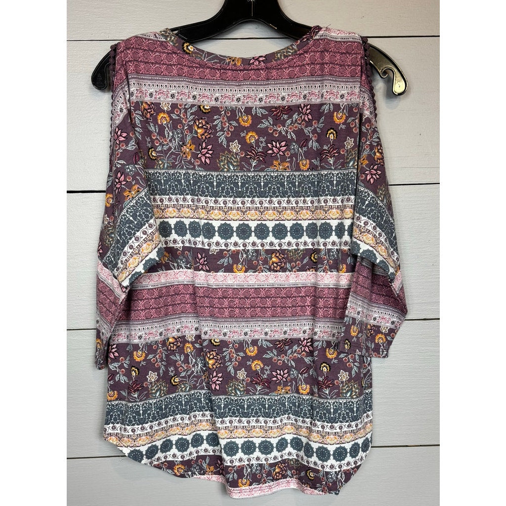 Absolutely Famous 3/4 Sleeve Top Women's Size Medium