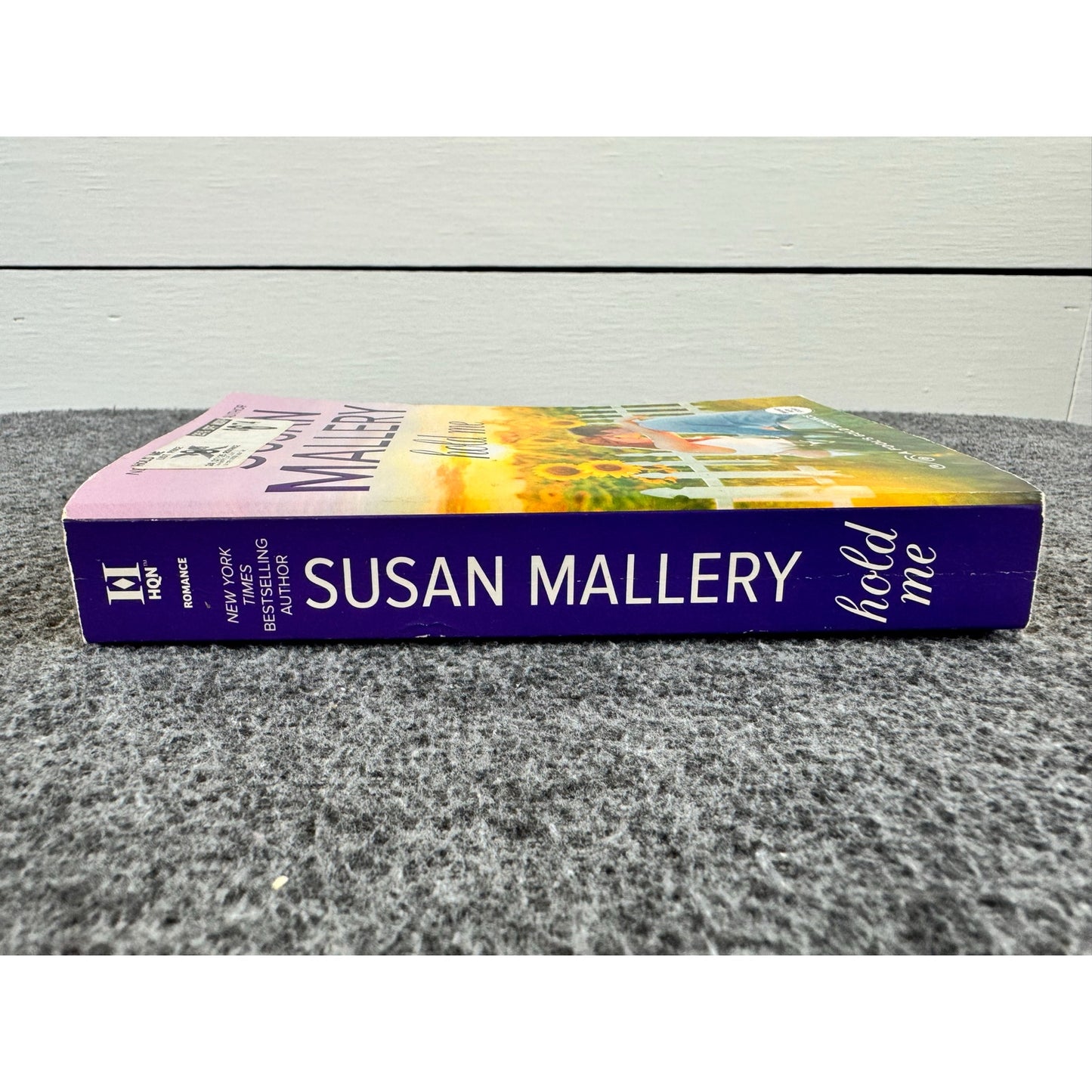 Hold Me by Susan Mallery (Paperback)