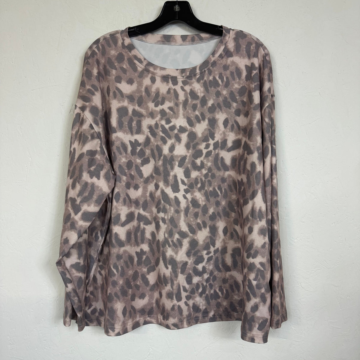 Shein Curve Women's Size 1XL Animal Print Long Sleeve Top - Image 1