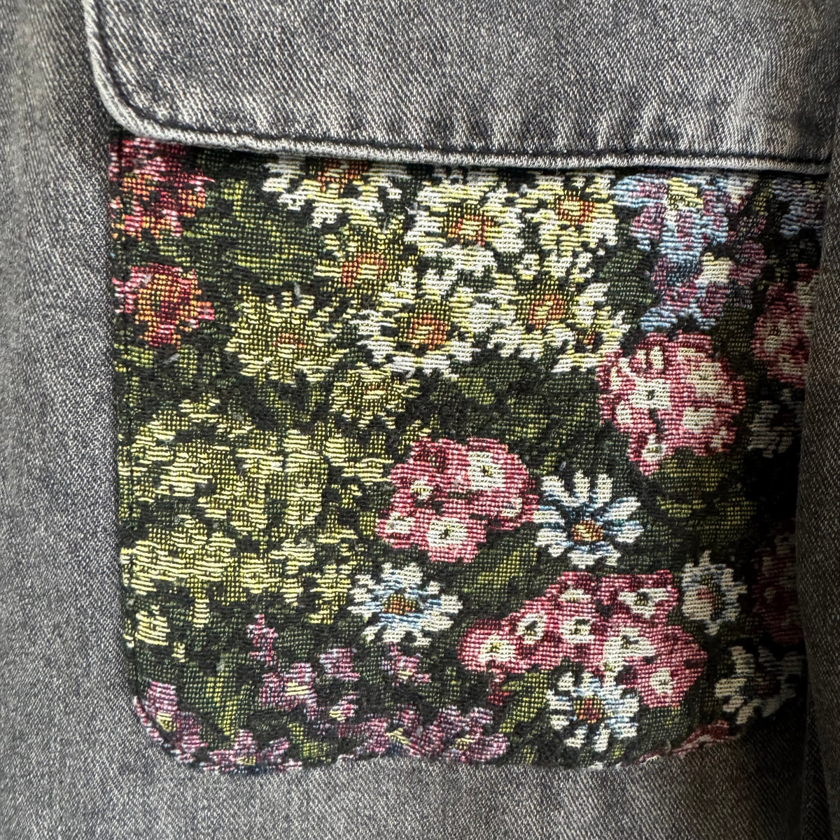 West Fade Shacket Washed Grey Denim Floral Trim Size Medium - Image 3